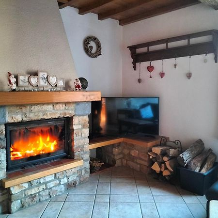 Gite La Dame Au Lit Gite A La Ferme Momignies Exterior photo